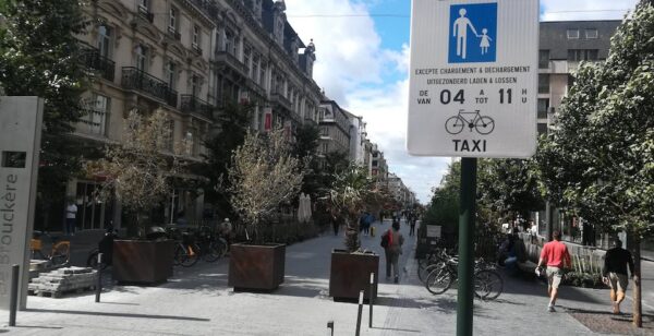 Panneau de signalisation en ville